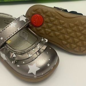 NEW See Kai Run Belle Il Mary Jane Shoe in  Pewter Silver Stars Baby Siz…